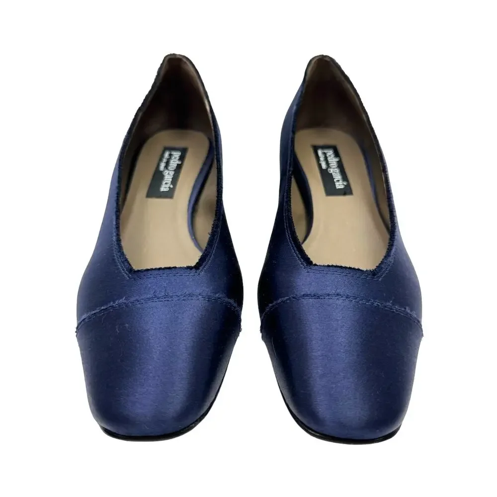 Pedro Garcia Eladia NEW 40 EU Navy Silk Satin Low Block Heel Slip On Pump $550